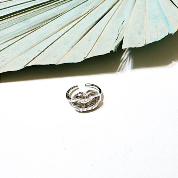 Silver lips ring M365 - Picture 3 of 5